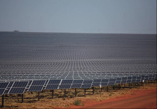 Parque com 600 mil placas solares.