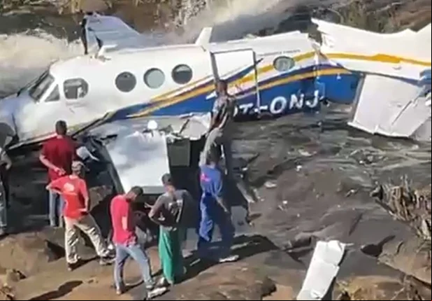 Destroços do avião em que Marília Mendonça estava a bordo