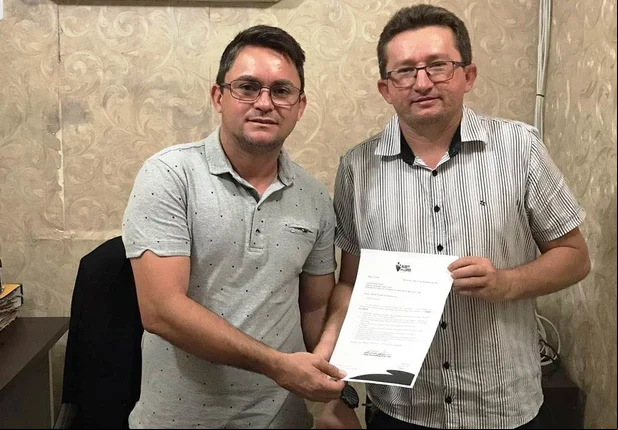 Presidente da Câmara Jefferson Chaves e o municipal de Educação Fernando Liberato