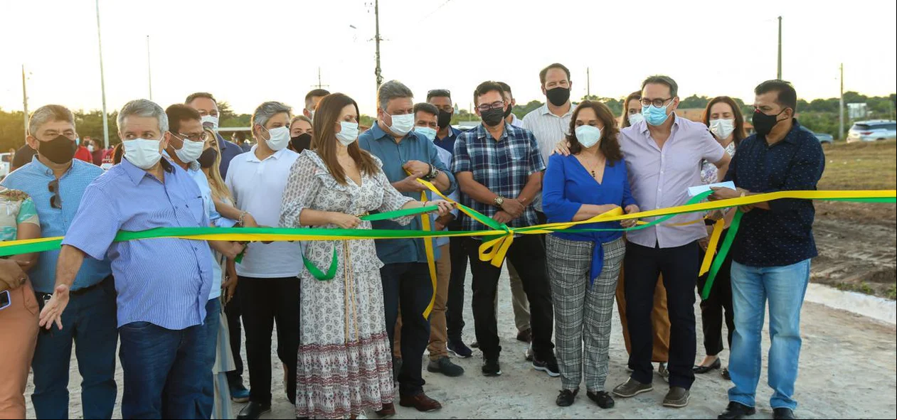 Júlio Arcoverde inaugura Residencial que contempla 100 moradias em Porto