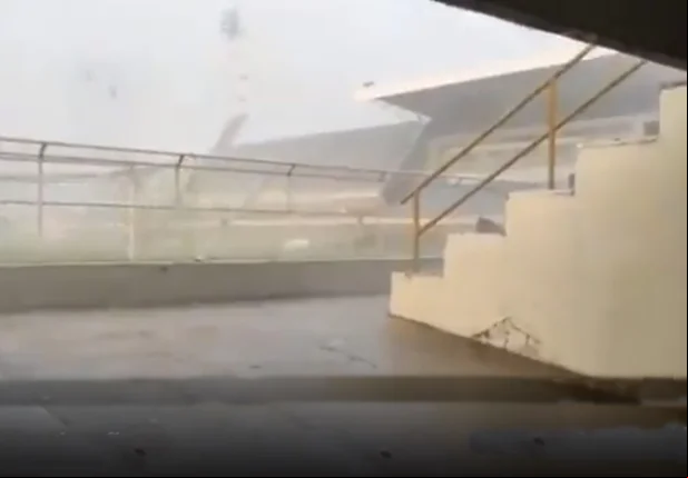Alambrado do estádio Frei Epifânio desaba em Imperatriz