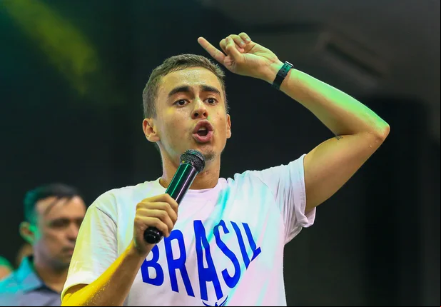 Nikolas Ferreira participa de evento com apoiadores em Teresina