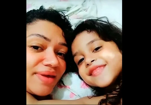 Dayane e a filha Débora Vitória