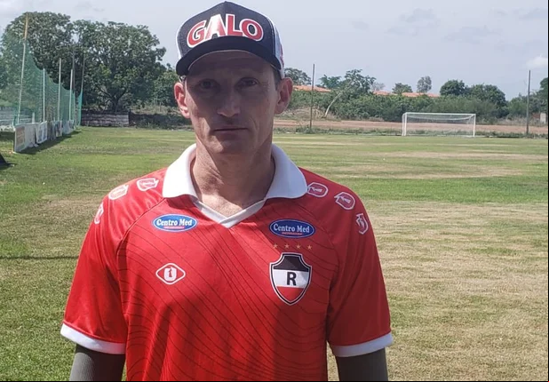 Gerson Gusmão, técnico do River