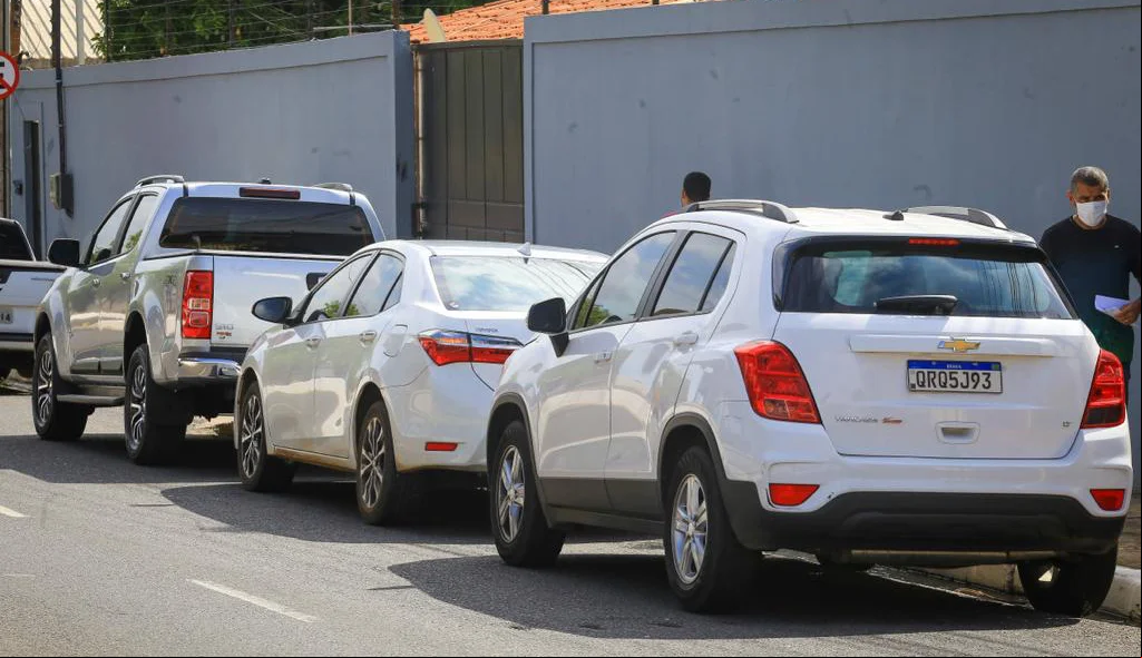 Vários veículos de luxo foram apreendidos
