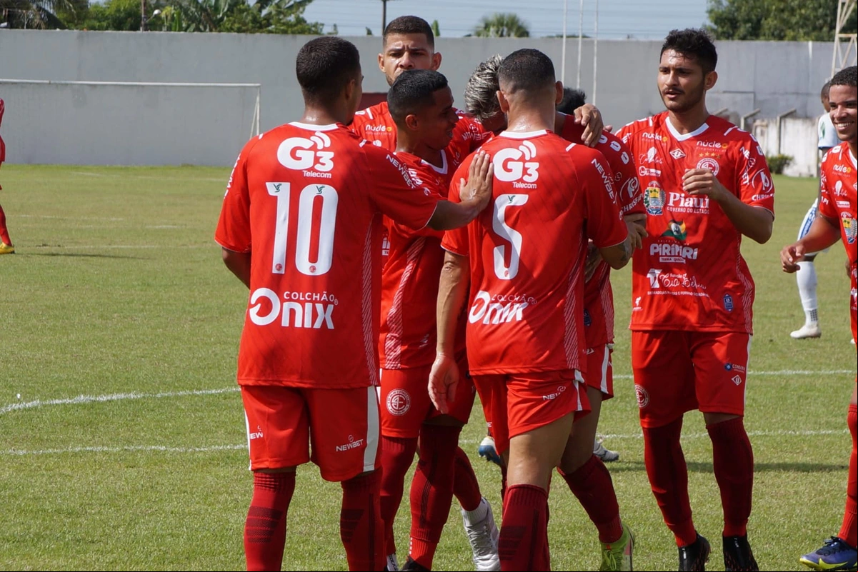 Equipe comemora gol
