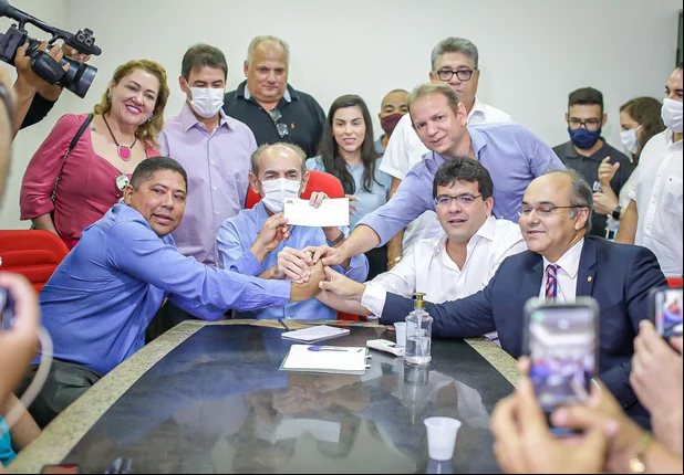Prefeito de Madeiro se filia ao MDB