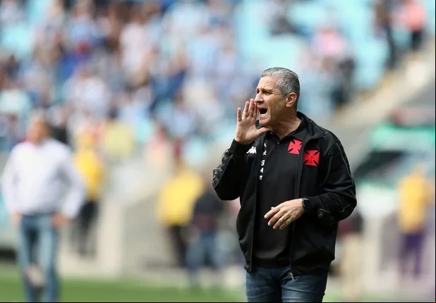 Além da estreia de Renato Gaúcho pelo Grêmio, partida também marcou a chegada de Jorginho ao Vasco.