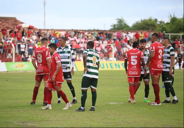 Altos e 4 de Julho ficam em empate sem gols