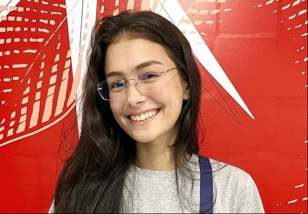 Ana Carolina, de 20 anos, nota mil na redação do Enem
