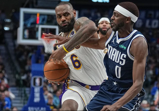 Los Angeles Lakers tem incrível virada e conquista vitória em cima do Mavericks