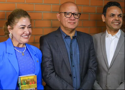 Simone Pereira ao lado presidente Franzé Silva e do deputado Gil Carlos