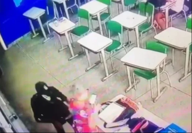 Aluno esfaqueia professores e alunos em São Paulo