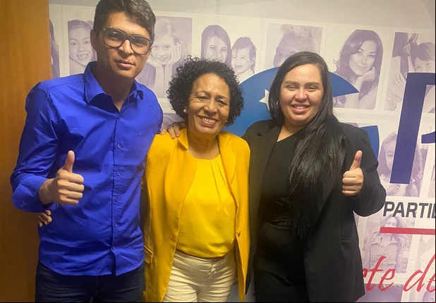 Ravenna Castro e Sued ao lado de Ravi Castro