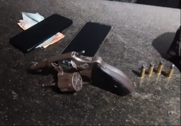 Homem é preso com arma de fogo e munição em bar em Campo Maior