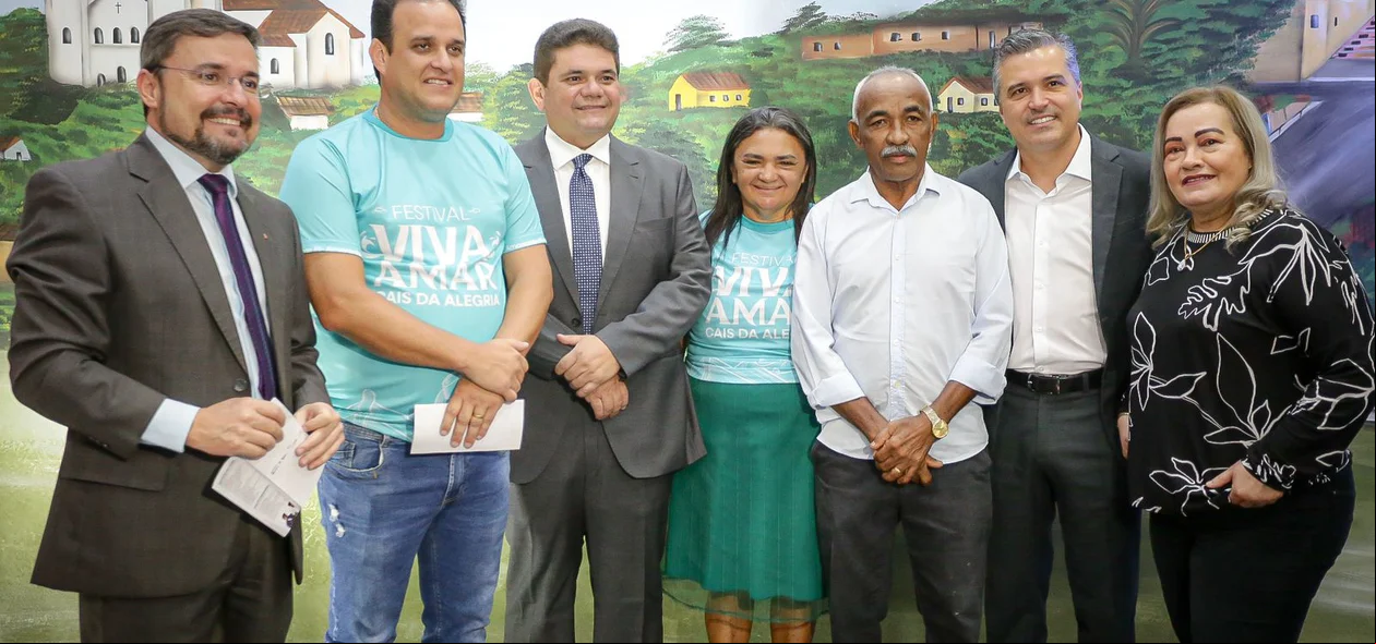Autoridades participaram da solenidade