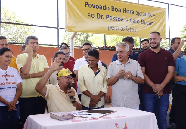 Dr. Pessoa assina ordem de serviço para recuperação da estrada do Boa Hora