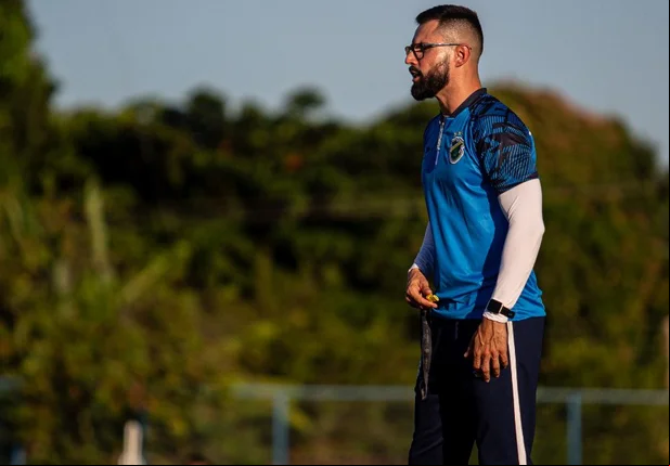 Luan Carlos, técnico do Altos