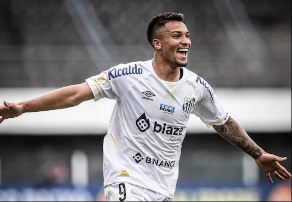 Santos vence o Goiás e quebra jejum de 12 jogos sem vitórias.