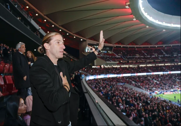 Filipe Luís é homenageado pelo Atlético de Madrid