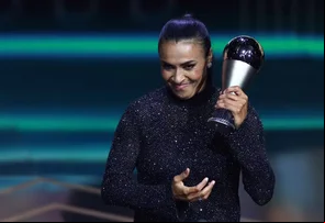 Marta é eleita a melhor jogadora da história do futebol feminino pela IFFHS