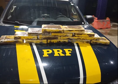 PRF apreende 14kg de cocaína em ônibus na cidade de Piripiri