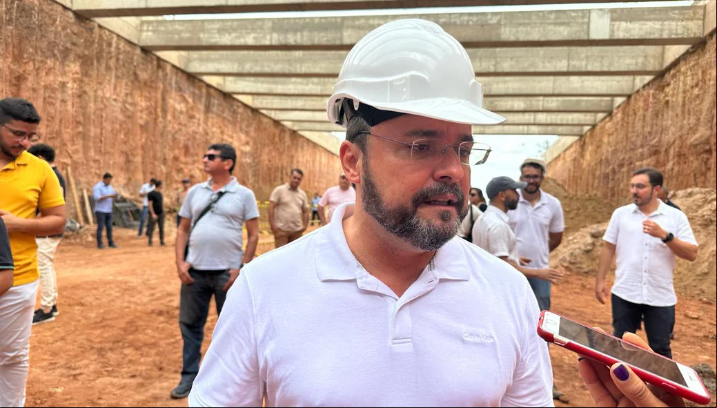 Deputado estadual Fábio Novo também visitou a obra de rebaixamento na Avenida João XXIII