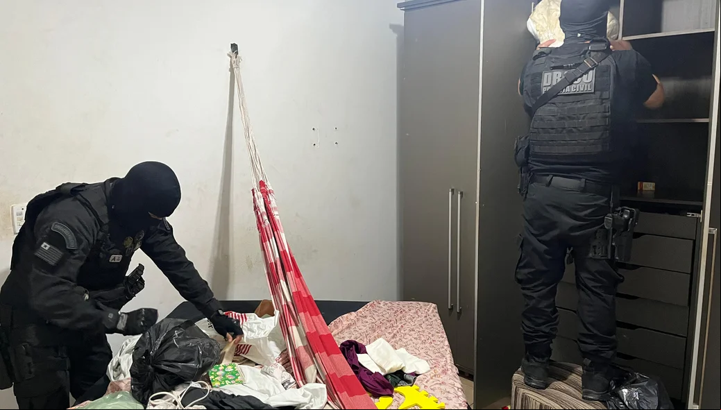 Cumprimento de buscas na Operação Confractus