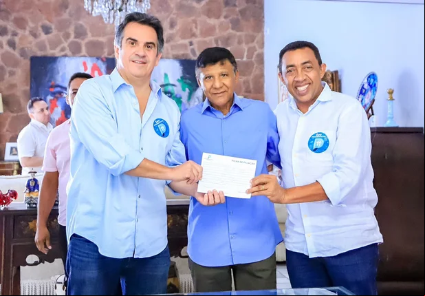 Ciro Nogueira ao lado de Pedro Alcântara e Joel Rodrigues