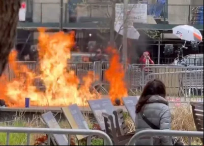 Homem ateou fogo em si mesmo em frente a julgamento de Trump