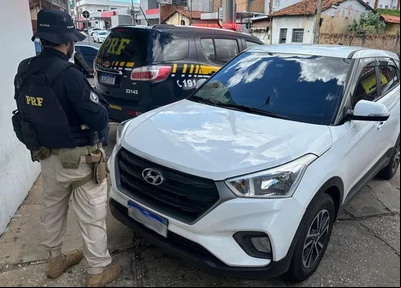 Idosa é presa em Teresina por receptação de veículo roubado em São Paulo