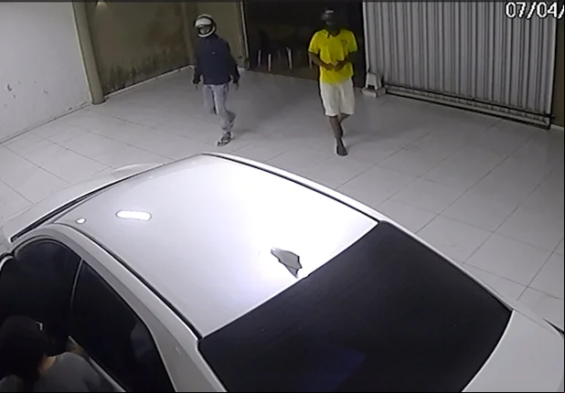 Flagrante da ação dos bandidos no bairro Aeroporto