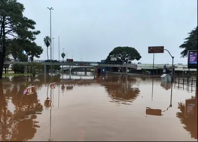 Rodoviária de Porto Alegre totalmente alagada