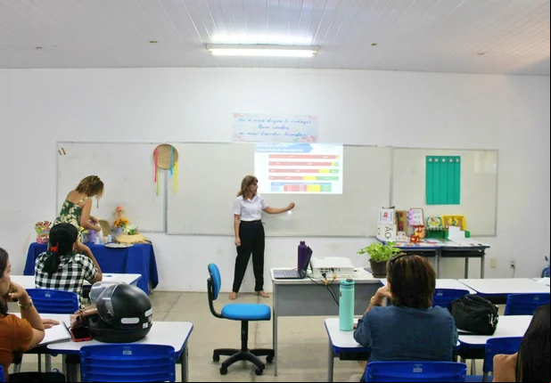 Formação para assistentes de alfabetização é promovida pela Semec