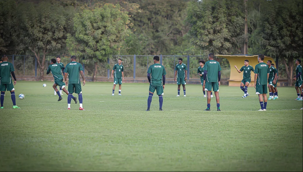Jogadores do Altos em treinamento
