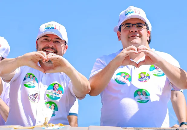 Fábio Novo, candidato a prefeito de Teresina, ao lado do governador Rafael Fonteles, durante carreata nesse domingo (22)