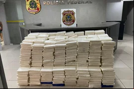 Polícia Federal incinera 1 tonelada de cocaína apreendida
