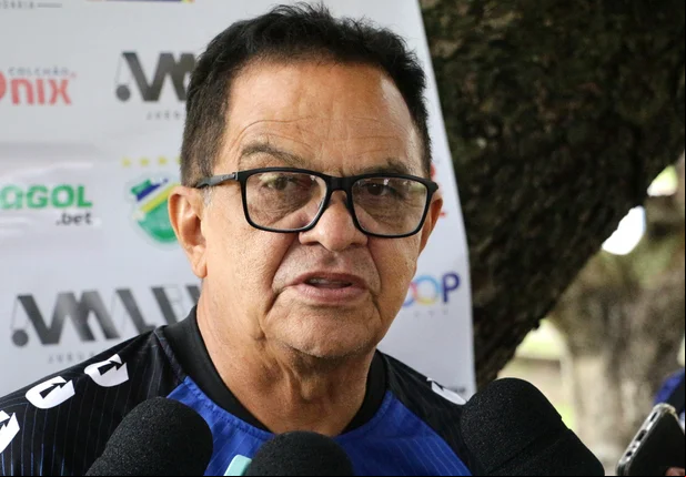 Francisco Diá, treinador do Altos