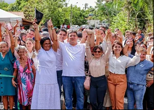 Rafael Fonteles e Leonardo Sobral entregam estrada que dá o a Santa Cruz dos Milagres