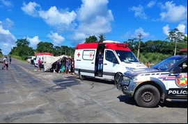 Colisão entre van e caminhonete deixa 8 feridos na BR 226