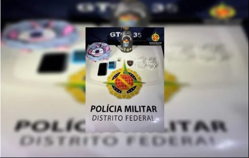As suspeitas usaram uma criança para transportar drogas escondidas em uma mochila infantil