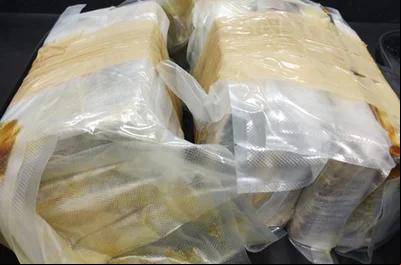 PF prende ageiro ao desembarcar com droga em aeroporto