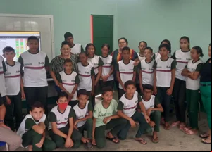 Alunos reunidos para identificar as defasagens de conteúdo