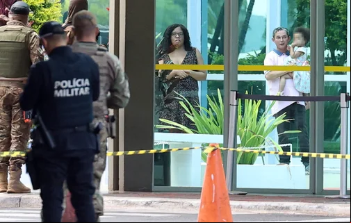 Homem suspeito de tentar explodir bomba com criança no colo