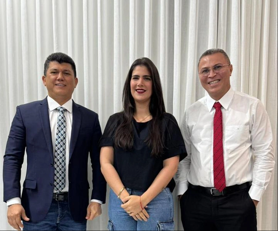 Thanandra Sarapatinhas e deputado Rubens Vieira, além de Gustavo de Carvalho
