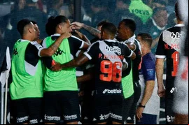 Vasco vence Operário-PR e avança na Copa do Brasil