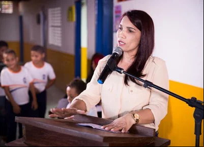  Secretária de educação, Dinair Veloso