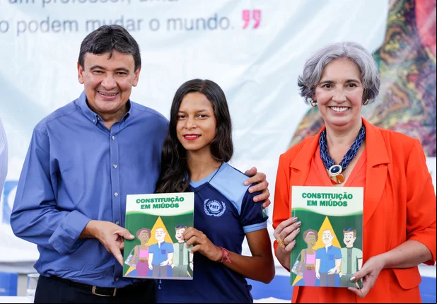 Wellington Dias lança livro "Constituição em Miúdos" em Teresina