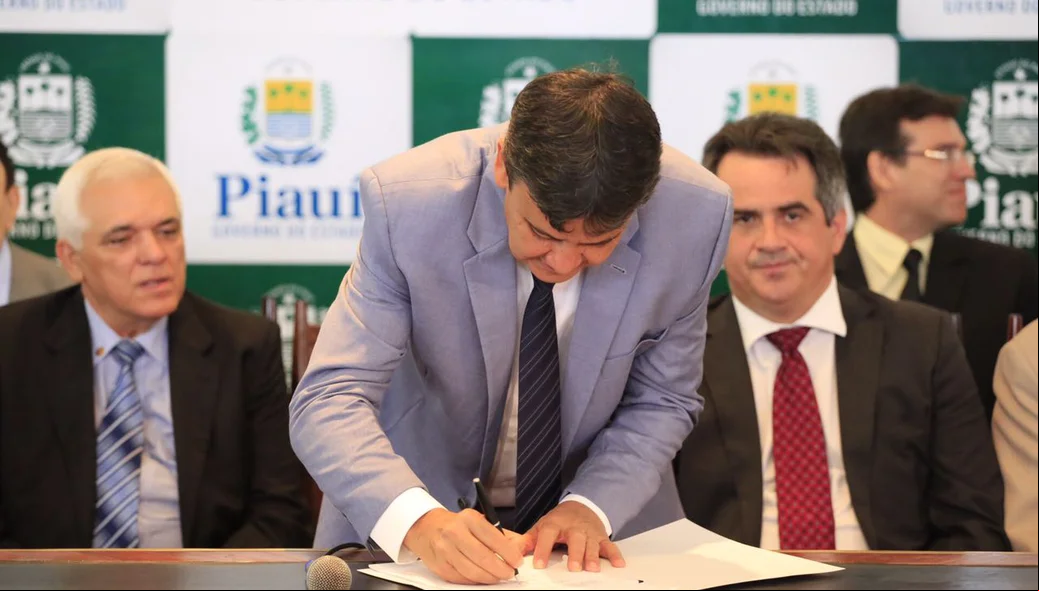 Wellington Dias participa de solenidade no Palácio do Karnak