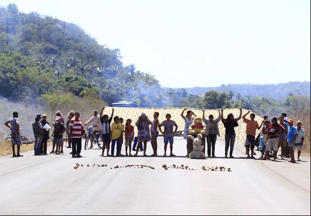 Moradores da Usina Santana interditam a BR-343